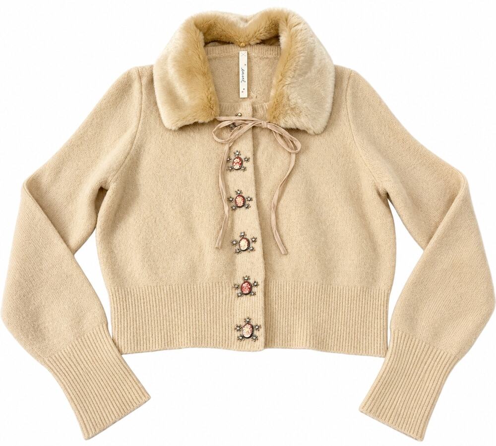 Easel Wool Blend Cameo Embellished Faux Fur Collar Cropped Cardigan